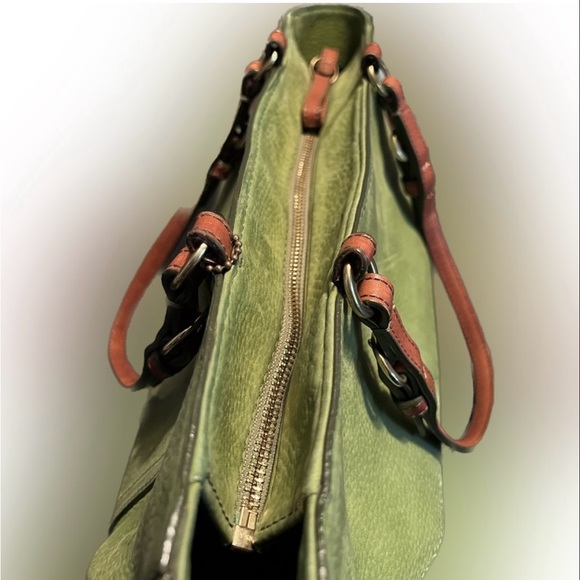 COACH Green Suede Chelsea Handbag. - Picture 5 of 7